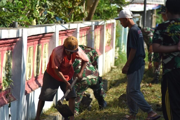 “Lingkungan Bersih Dimulai dari Kita” Pesan TMMD Pasuruan Lewat Aksi Nyata