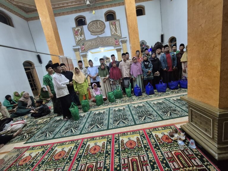Safari Ramadhan di Seneporejo: Takjil Lintas Agama hingga Tarawih Bersama Satukan Warga di Masjid Al-Hidayah