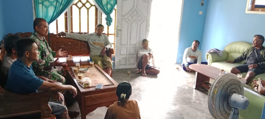 Babinsa Buluagung Gelar Komsos Bersama Petani untuk Perkuat Sinergi dan Ketahanan Wilayah